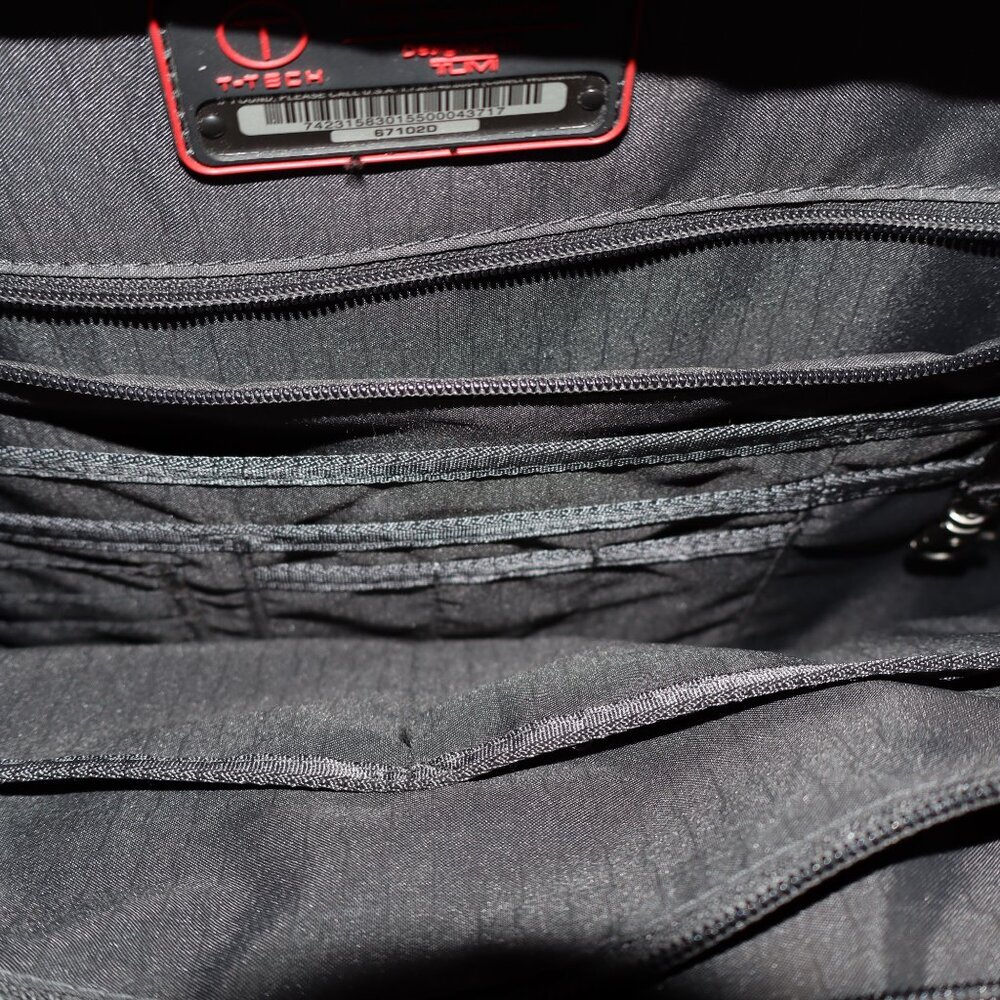 Tumi T-Tech Presidio Macarthur Wheeled Compact Laptop Briefcase Style 67102D - Picture 15 of 15
